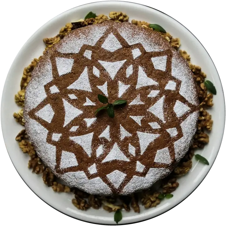 Torta di nocciole decorata con cacao, vista dall'alto