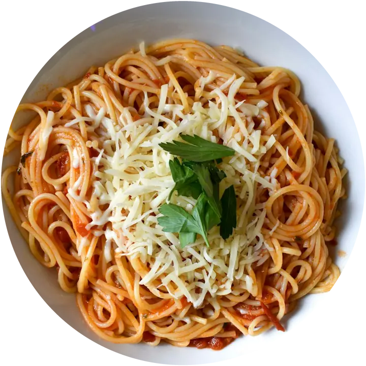 Spaghetti al pomodoro con formaggio e basilico, visti dall'alto